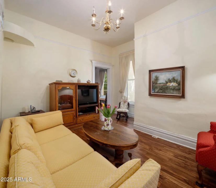 Real Estate Picture 15