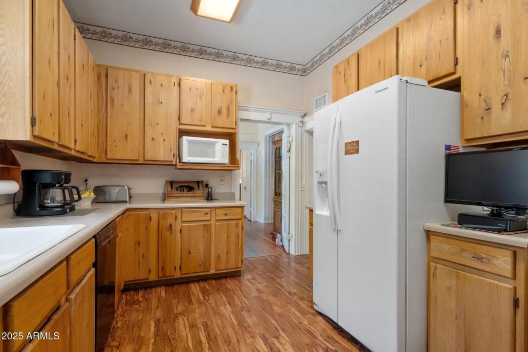 Real Estate Picture 18