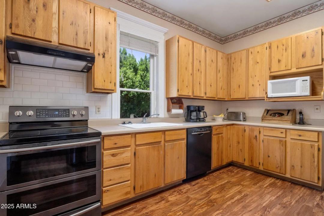 Real Estate Picture 19