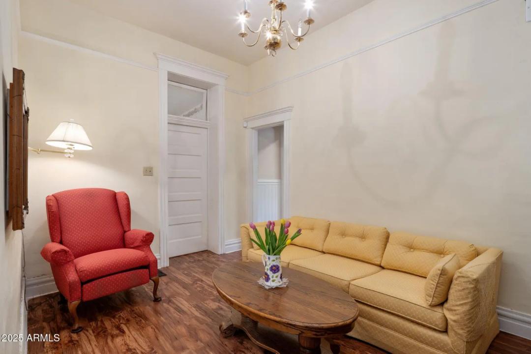 Real Estate Picture 14
