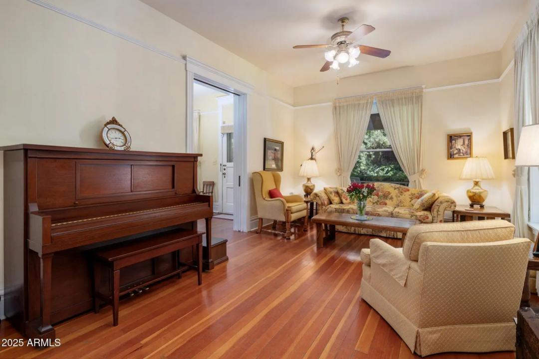 Real Estate Picture 9
