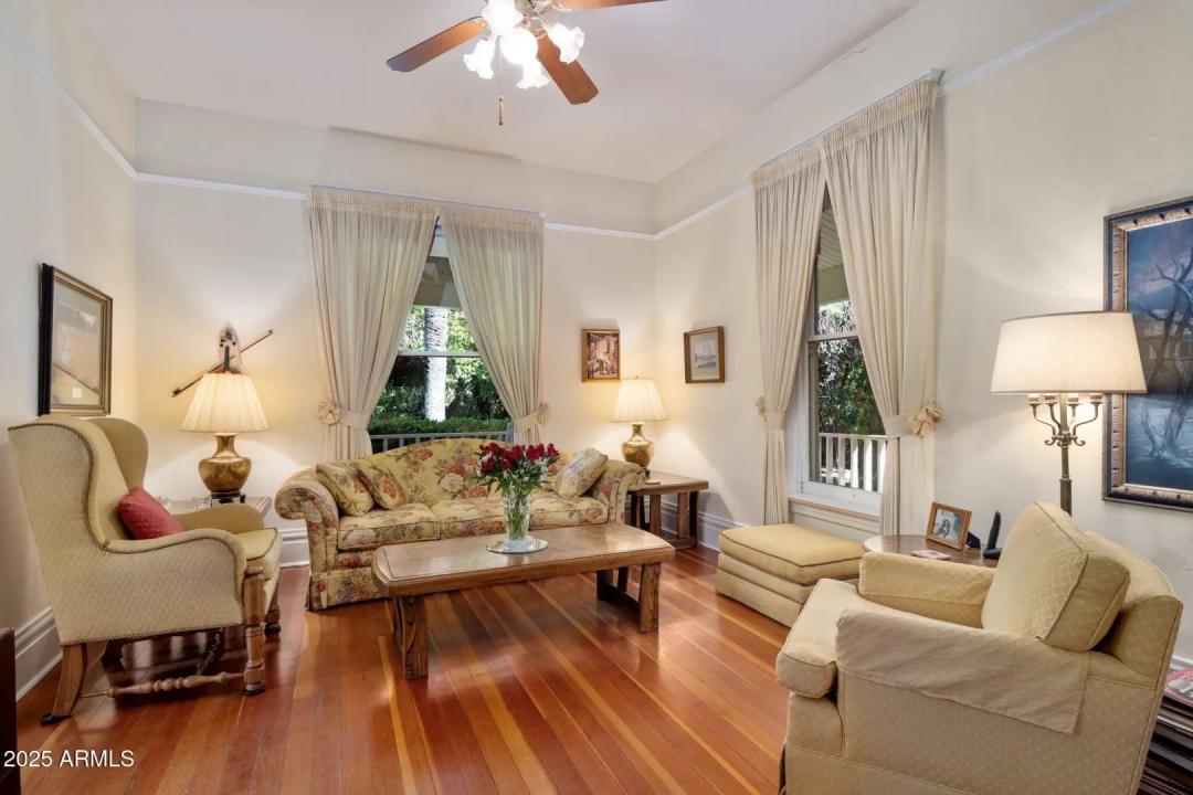 Real Estate Picture 10