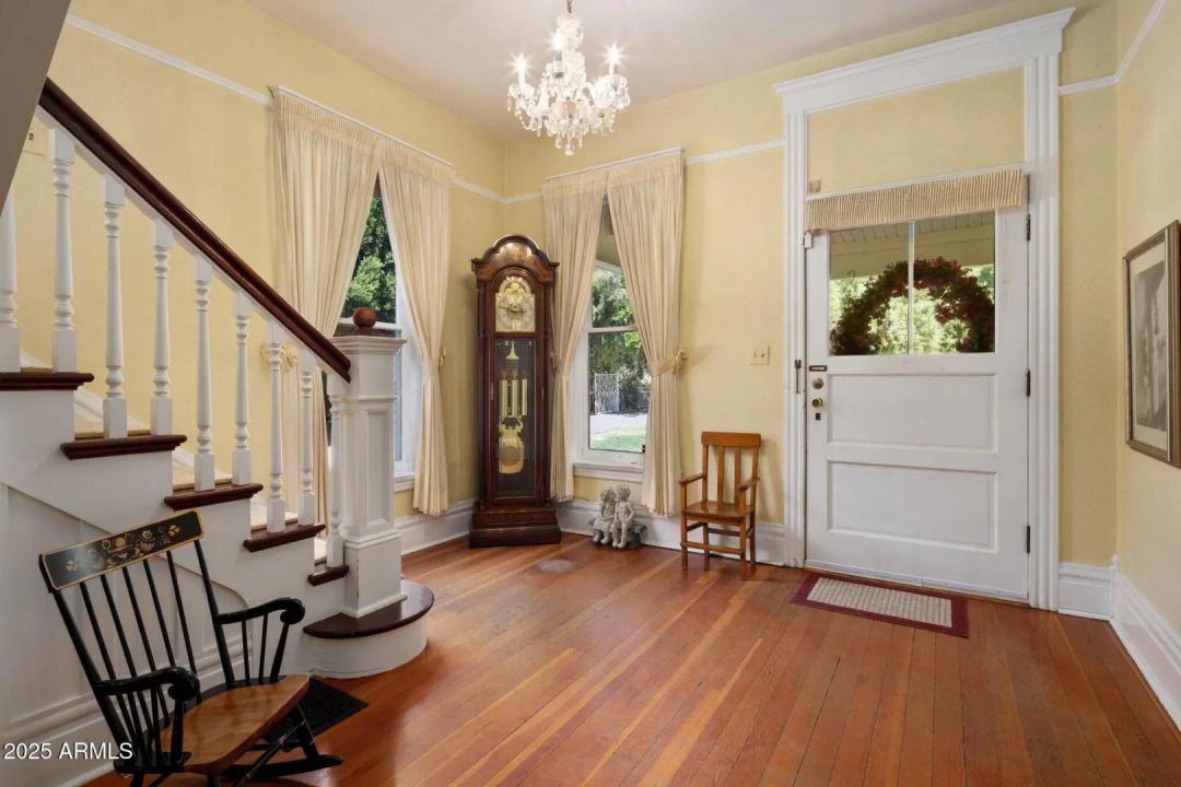 Real Estate Picture 7