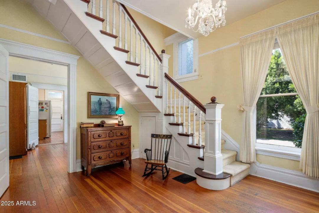 Real Estate Picture 8