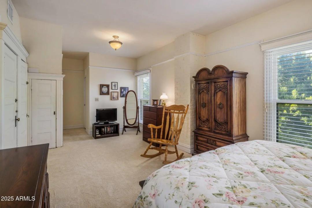 Real Estate Picture 24