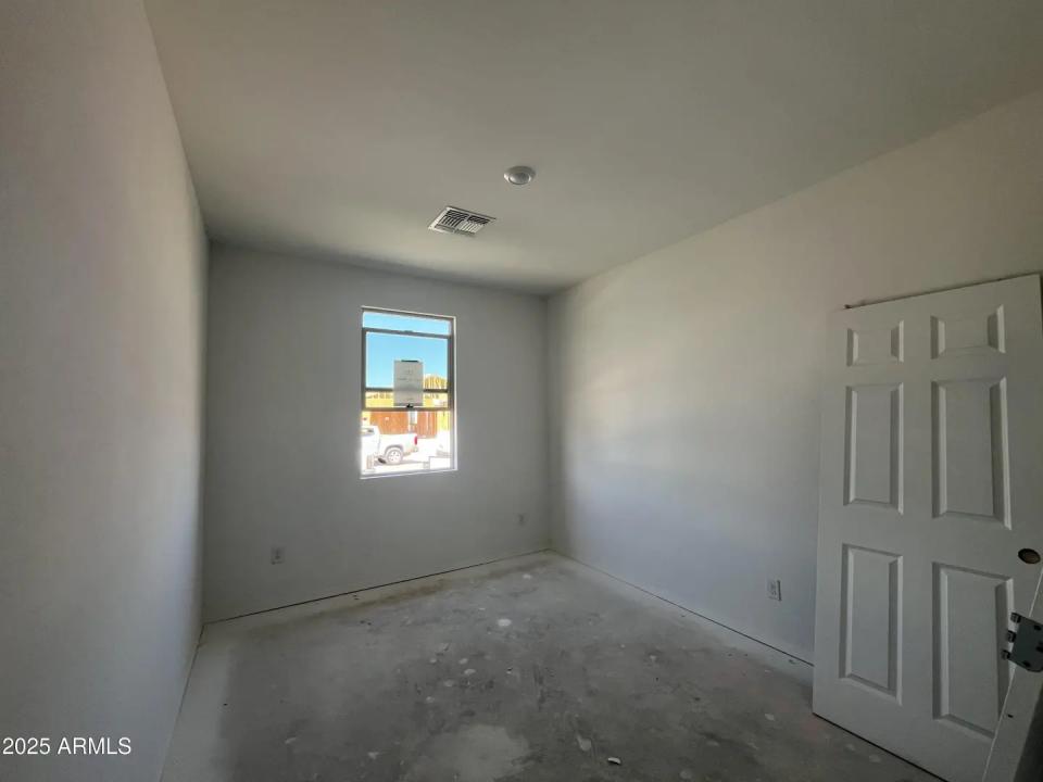 Real Estate Picture 4