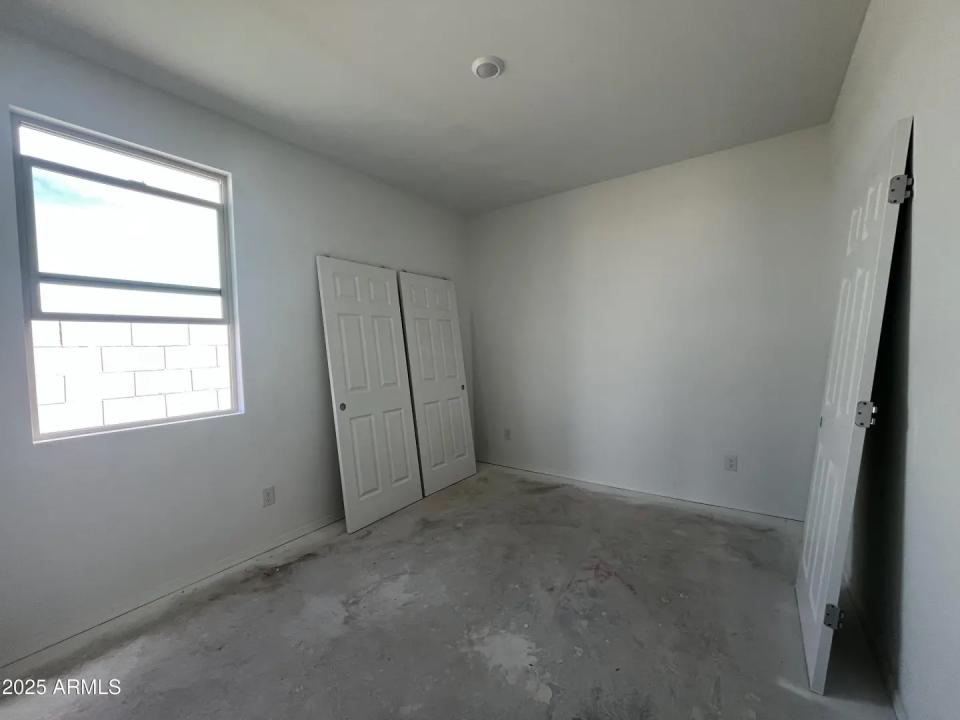 Real Estate Picture 6