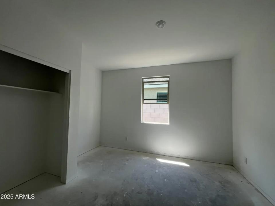 Real Estate Picture 8