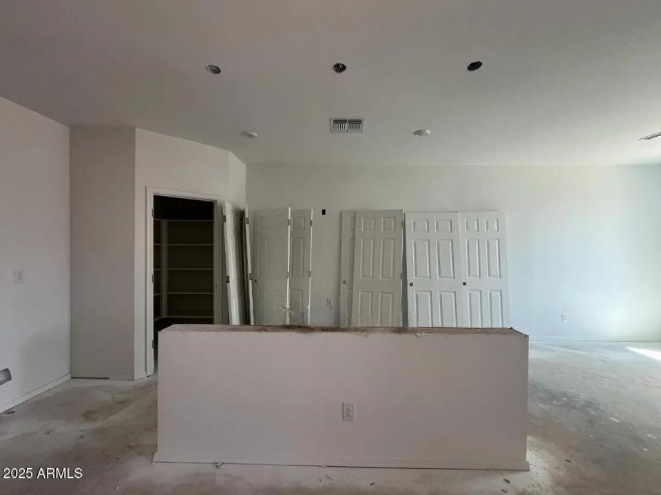 Real Estate Picture 9