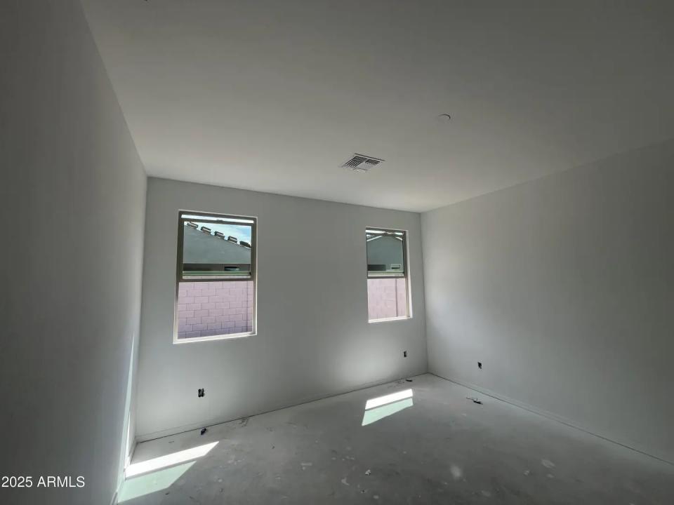 Real Estate Picture 11