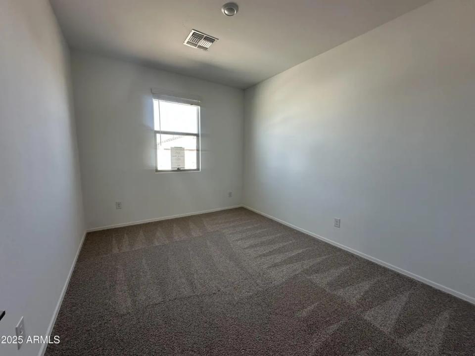 Real Estate Picture 4