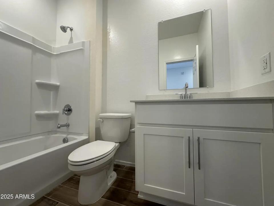 Real Estate Picture 5