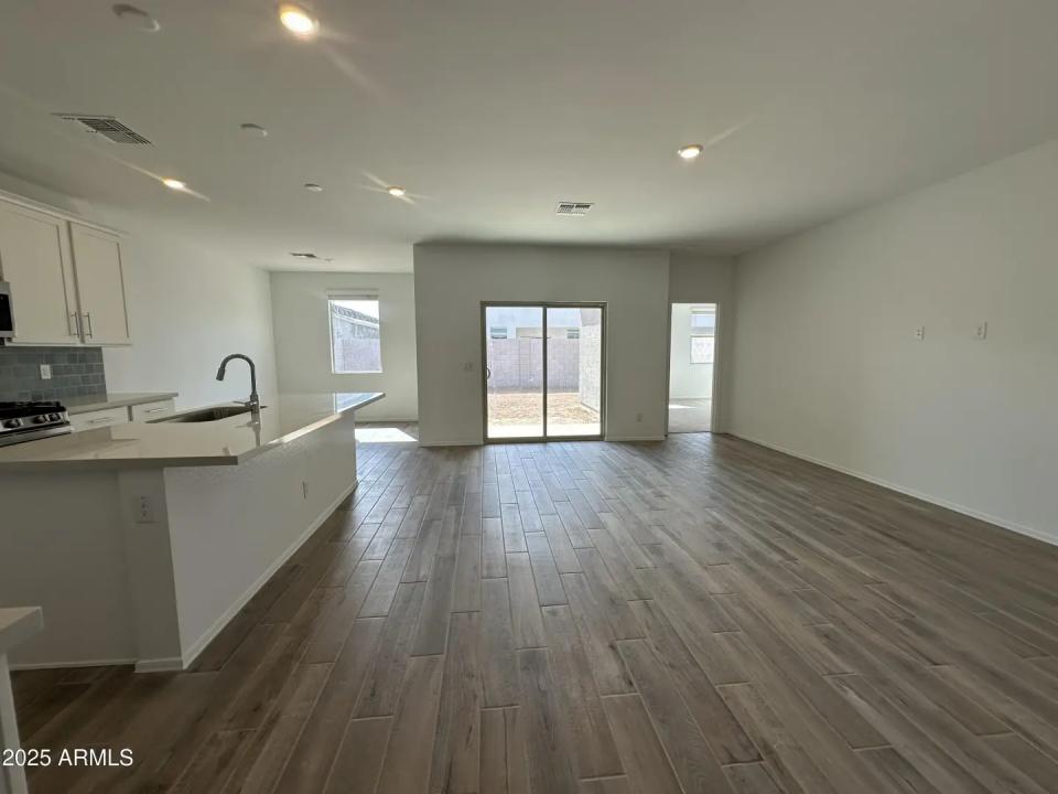 Real Estate Picture 9