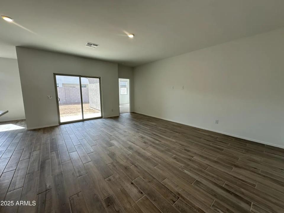 Real Estate Picture 10