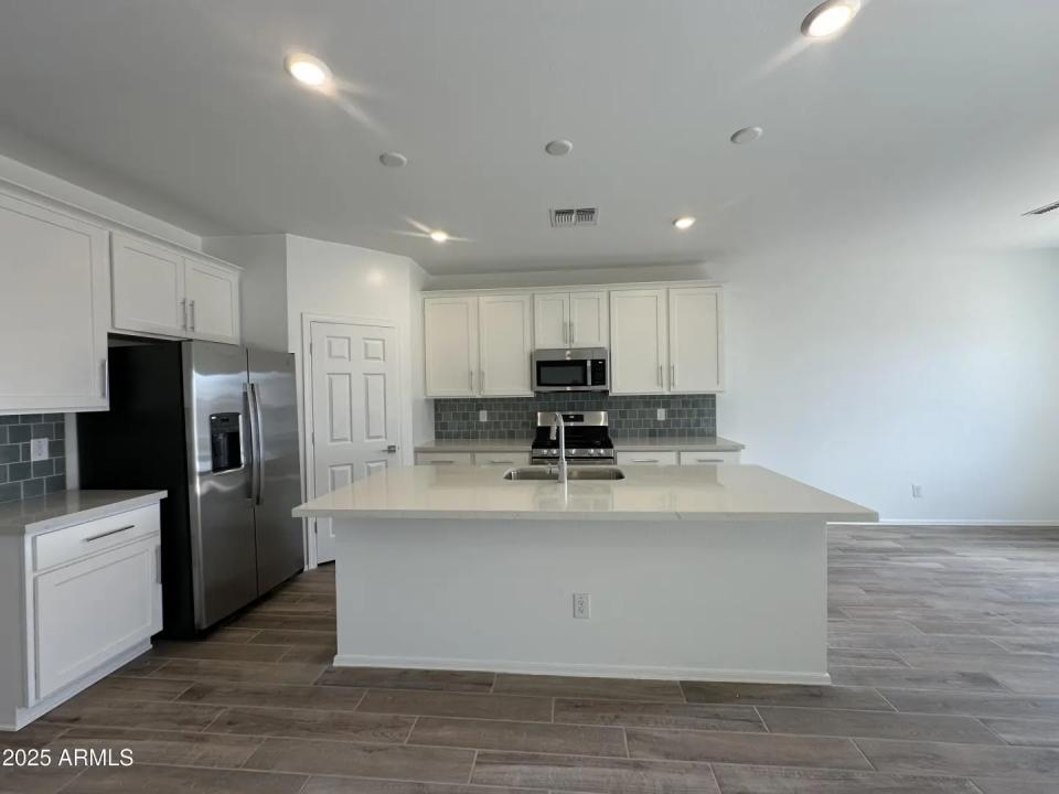Real Estate Picture 12