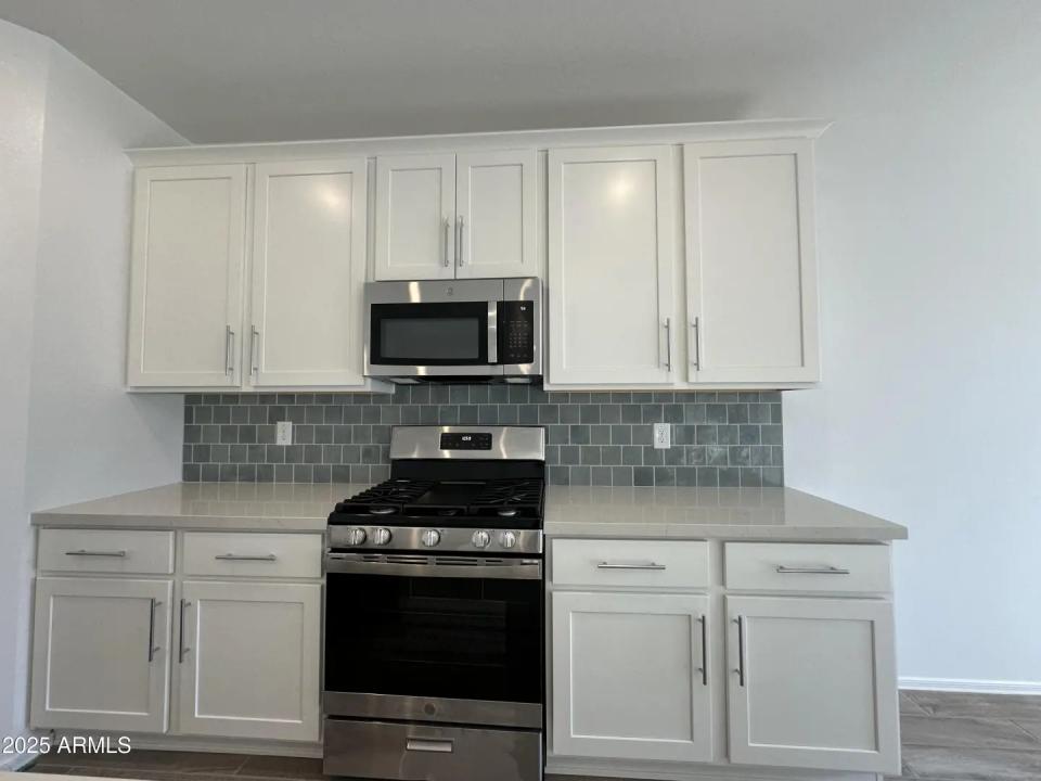 Real Estate Picture 13