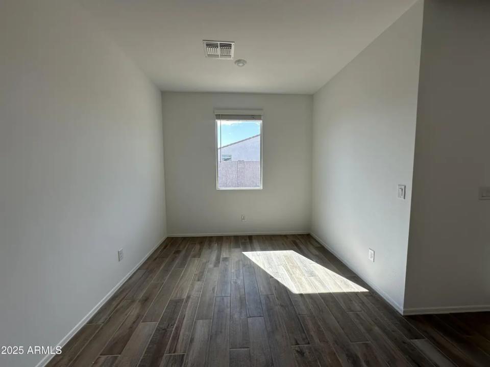 Real Estate Picture 14