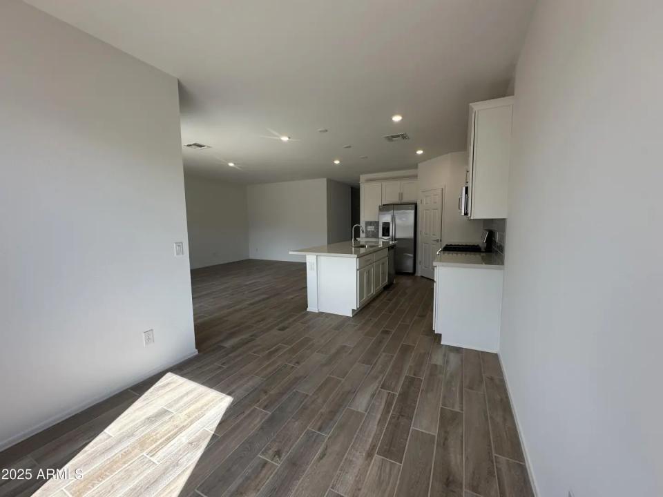 Real Estate Picture 15
