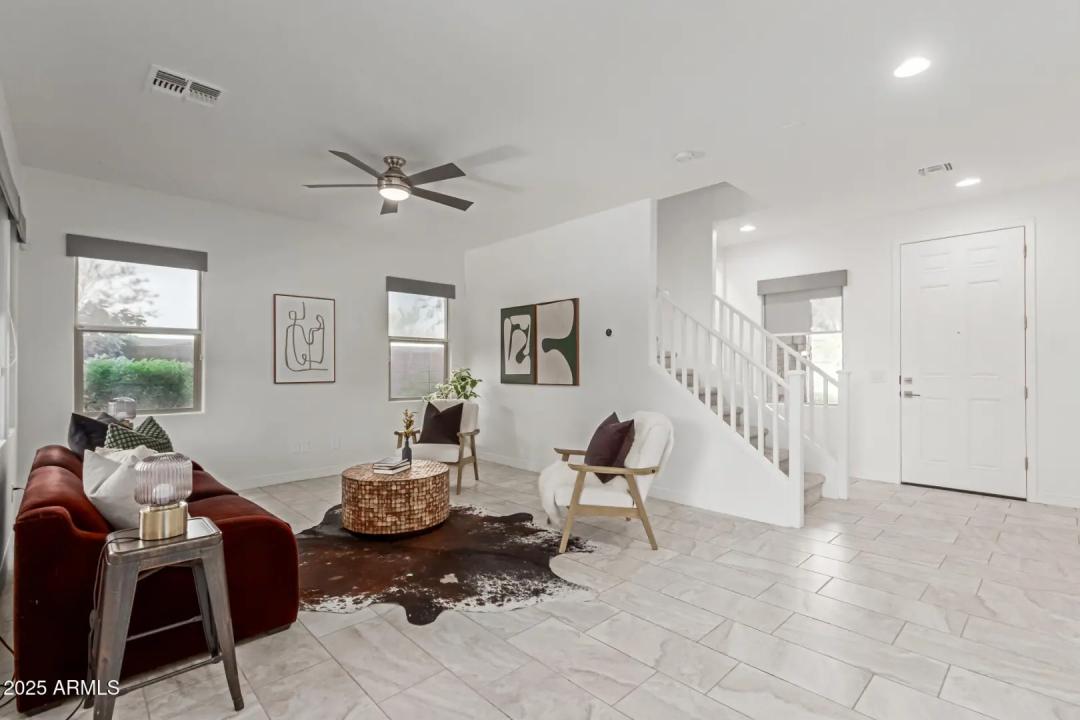 Real Estate Picture 4