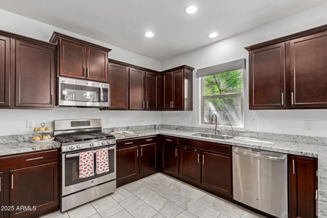 Real Estate Picture 7