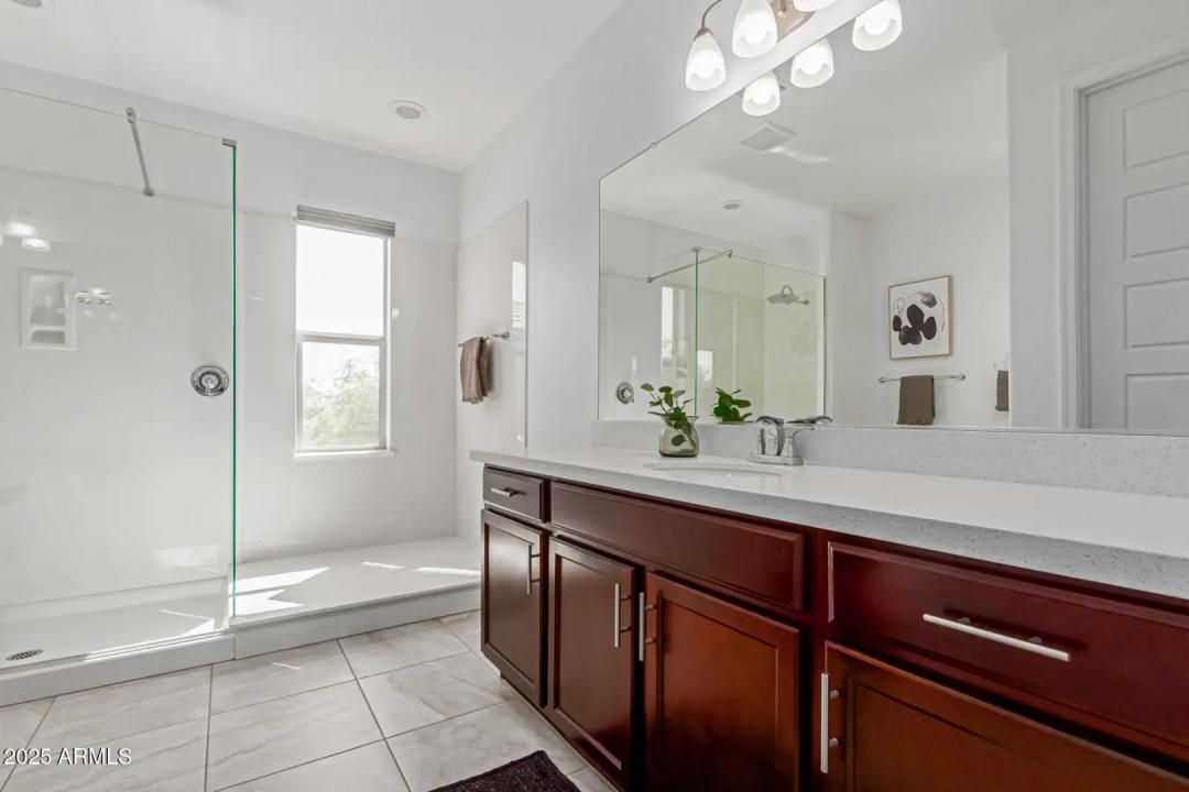 Real Estate Picture 16