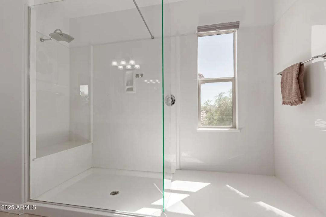 Real Estate Picture 17