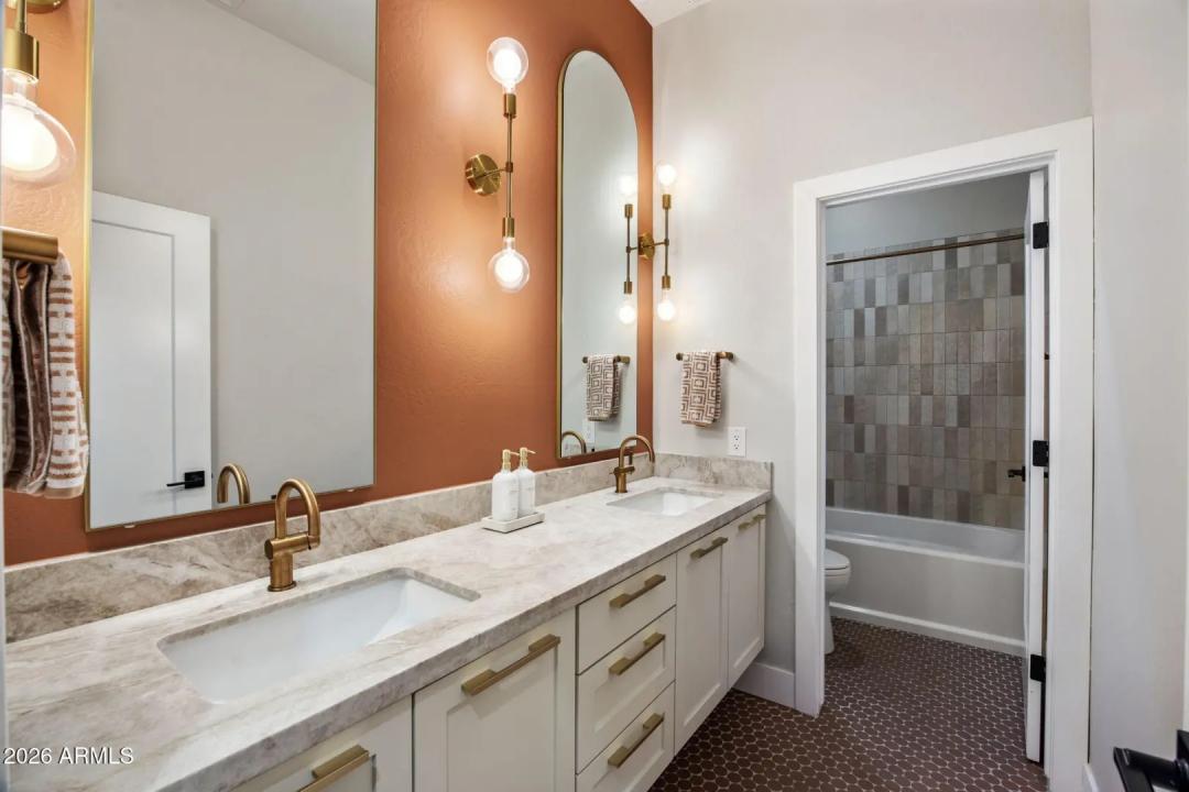 Real Estate Picture 22