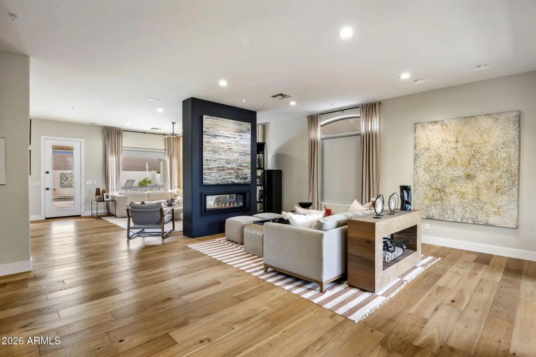 Real Estate Picture 4