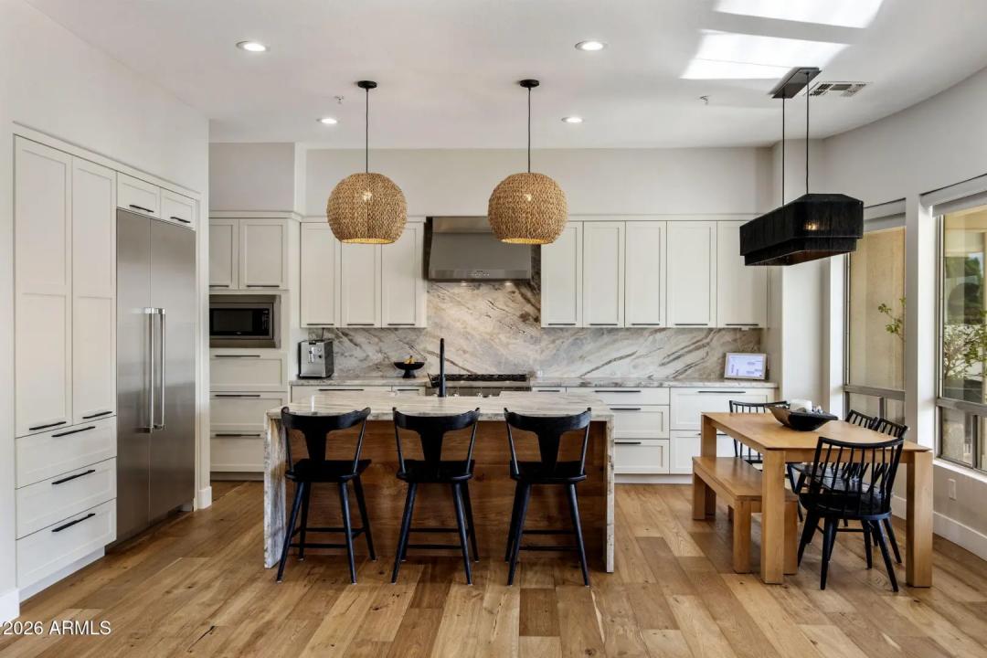 Real Estate Picture 12