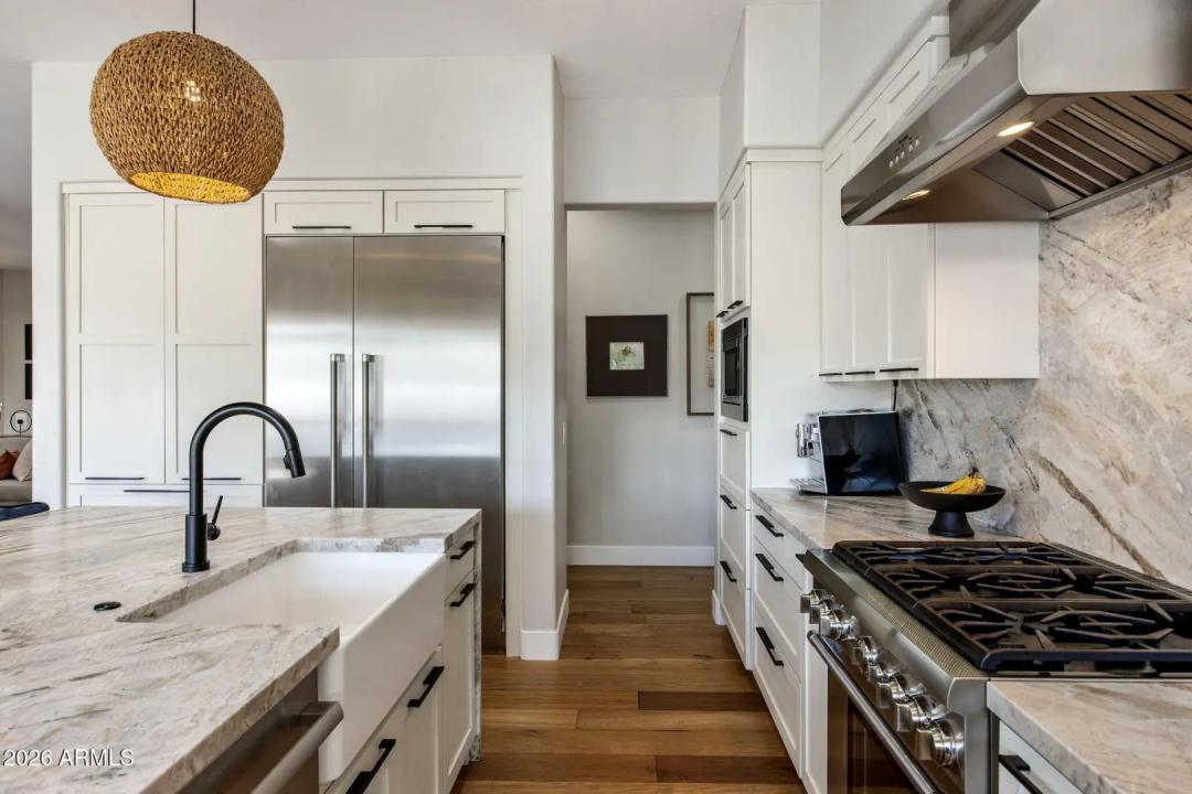 Real Estate Picture 11