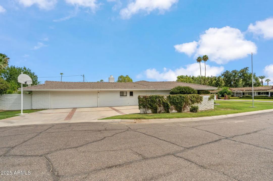 Real Estate Picture 3