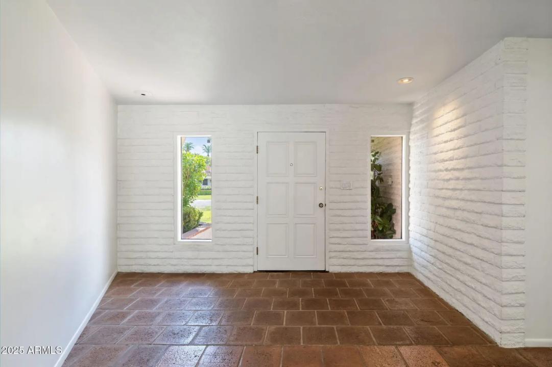 Real Estate Picture 4