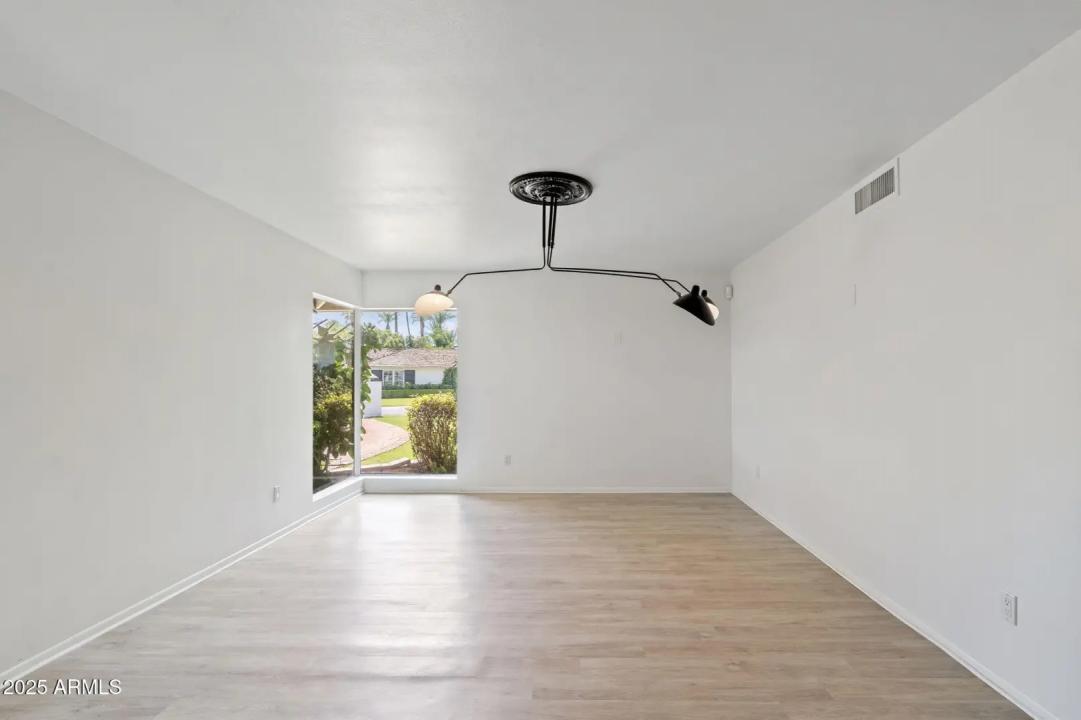 Real Estate Picture 9