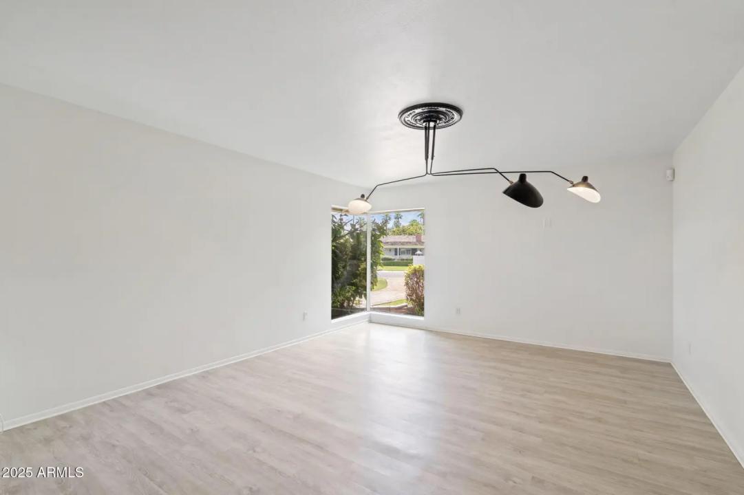 Real Estate Picture 10