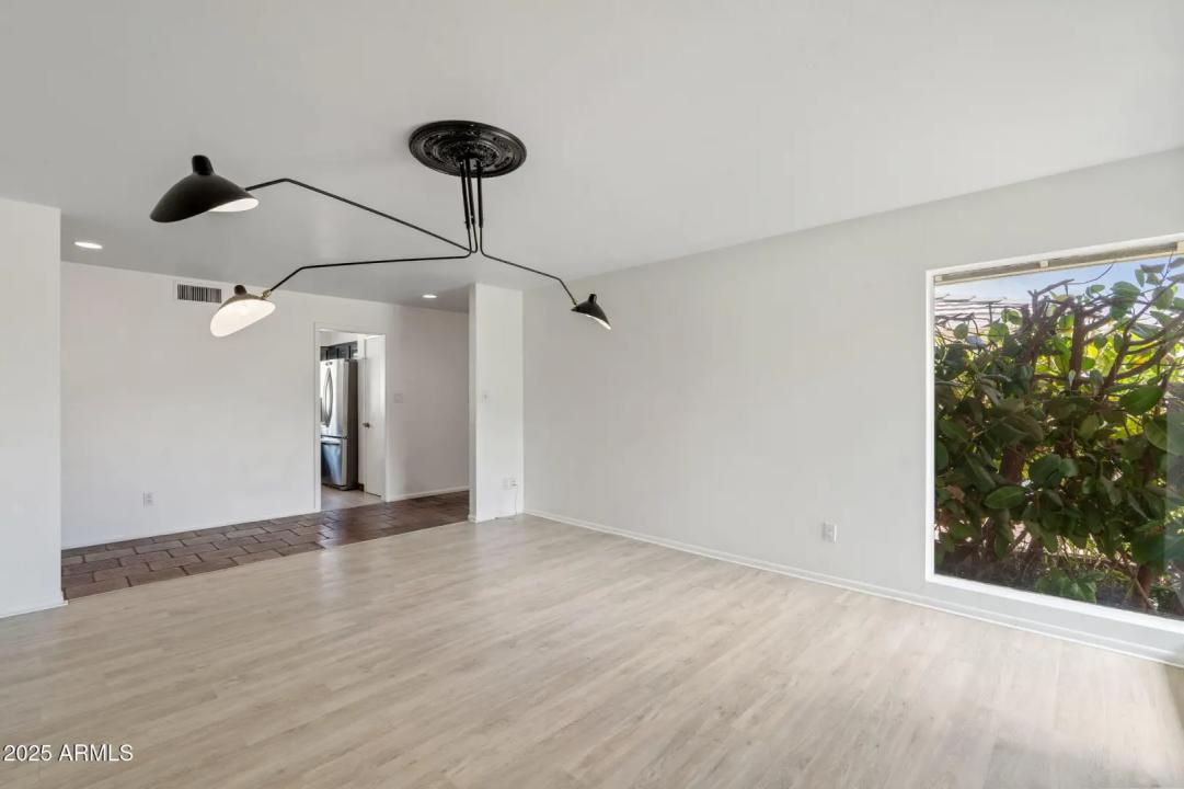 Real Estate Picture 12