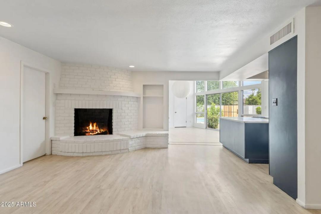 Real Estate Picture 14