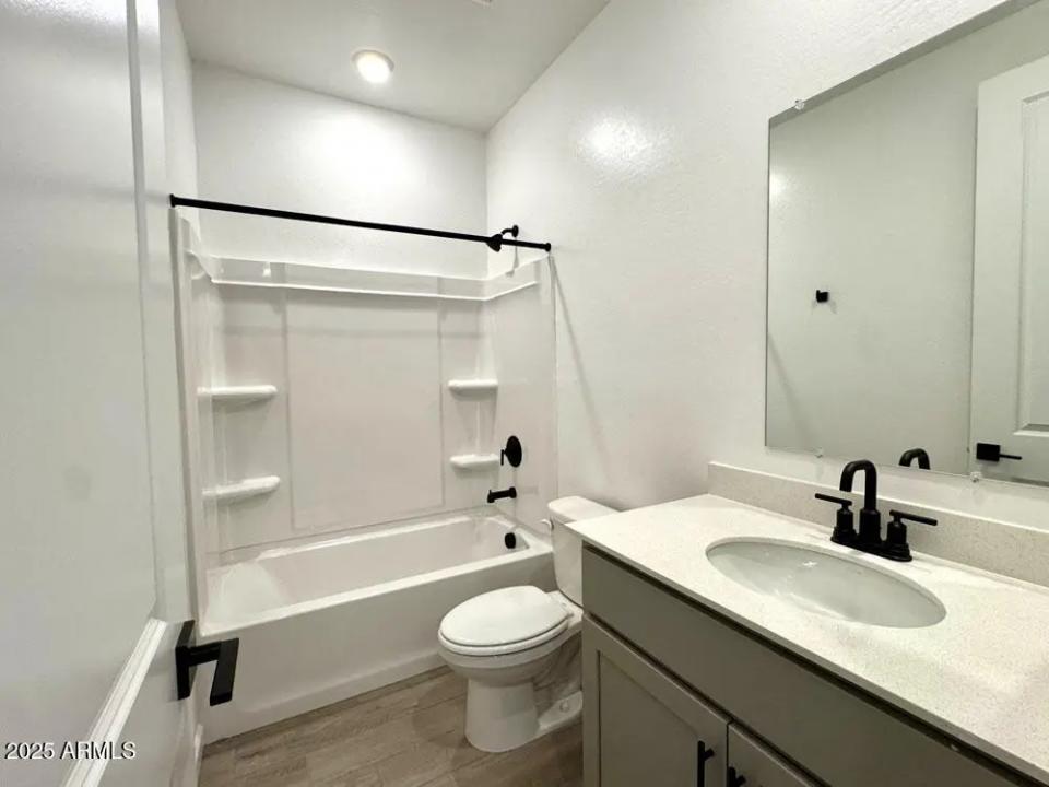 Real Estate Picture 5