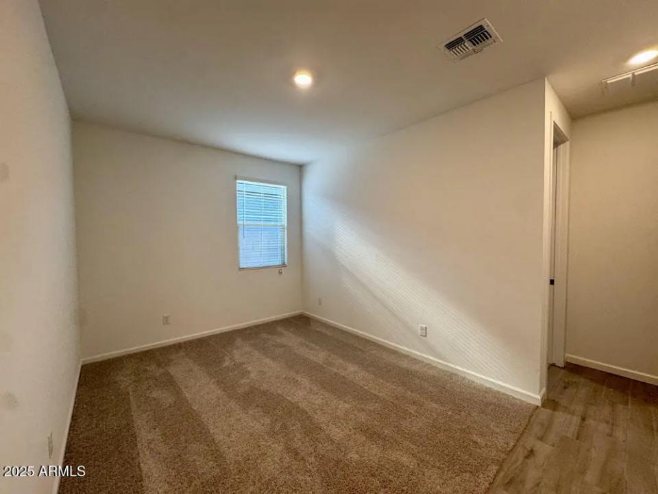 Real Estate Picture 8