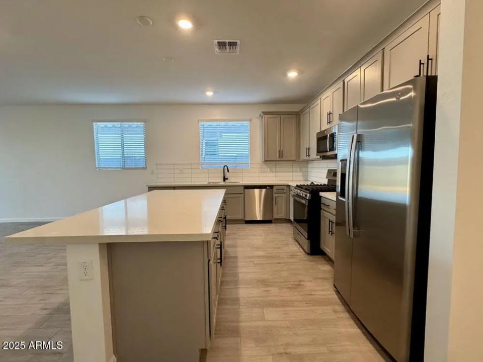 Real Estate Picture 11