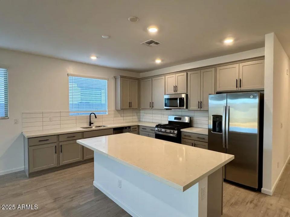 Real Estate Picture 12