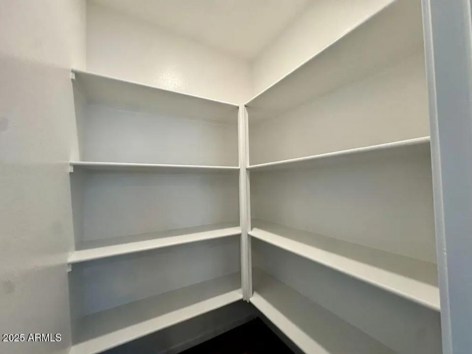 Real Estate Picture 14