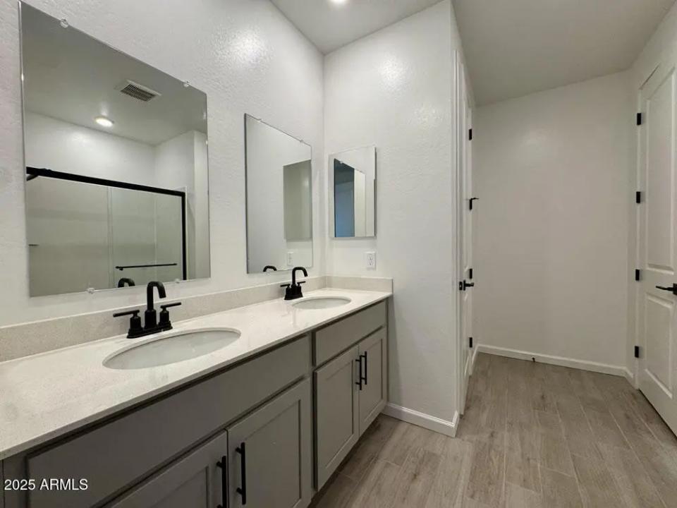 Real Estate Picture 17