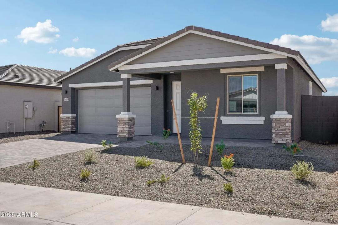 Real Estate Picture 4