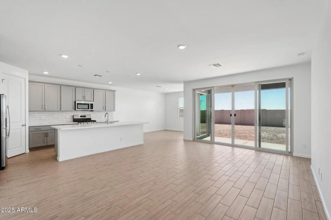 Real Estate Picture 7