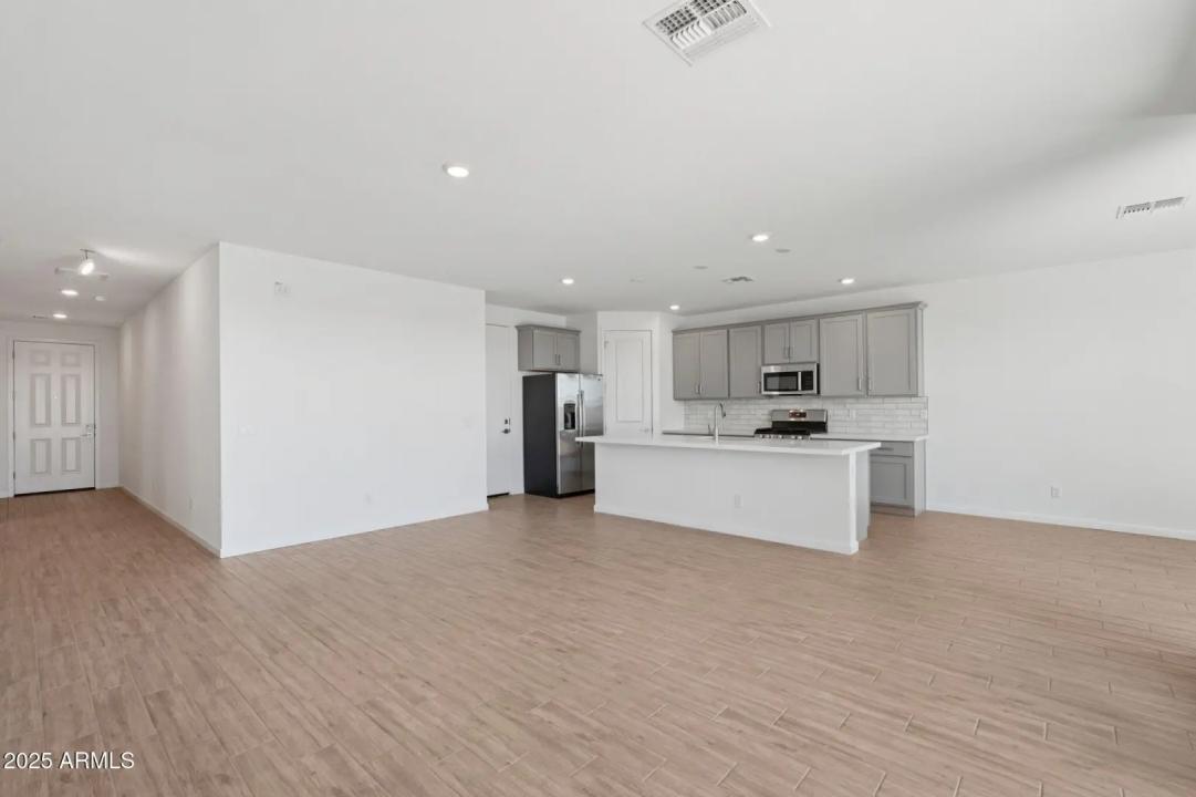 Real Estate Picture 8