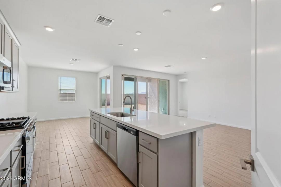 Real Estate Picture 10