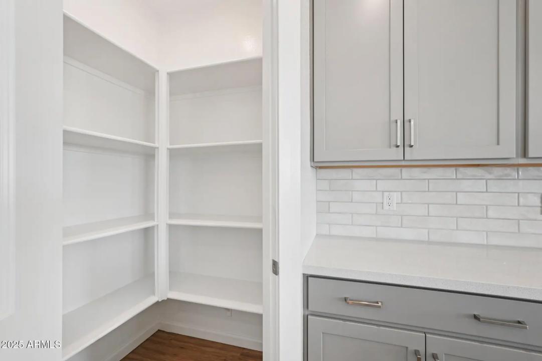 Real Estate Picture 11