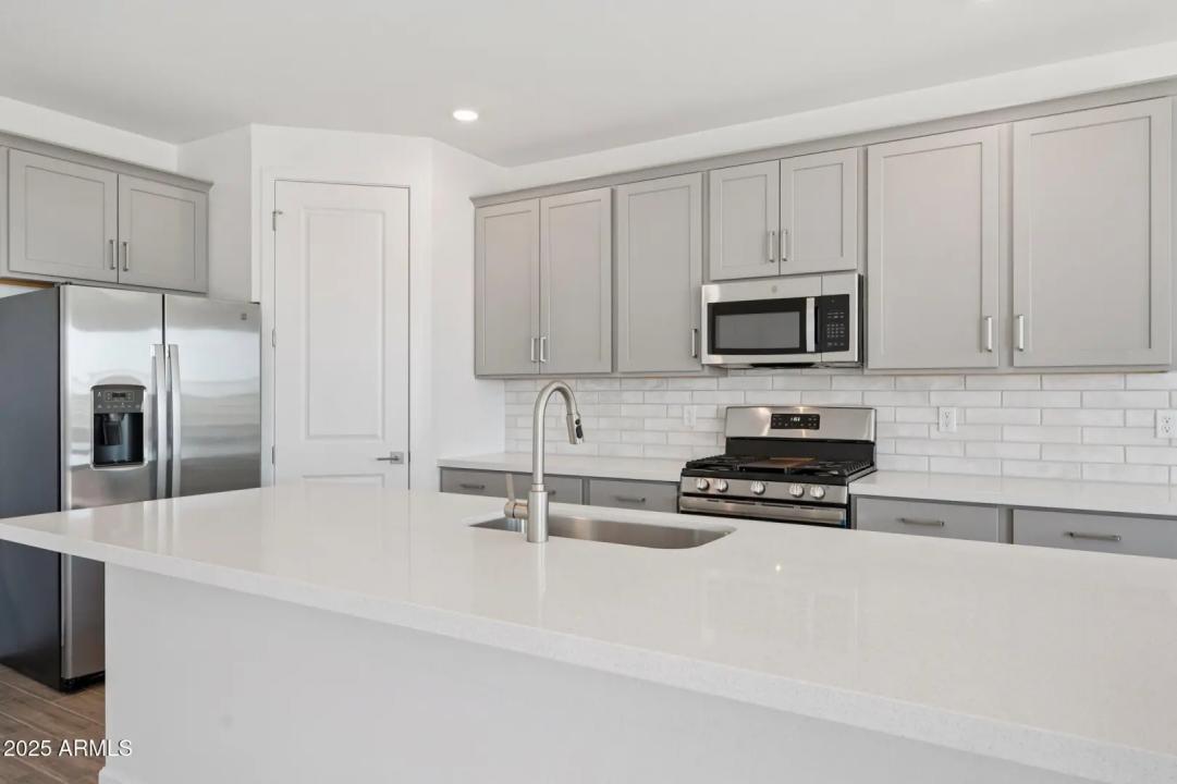Real Estate Picture 12