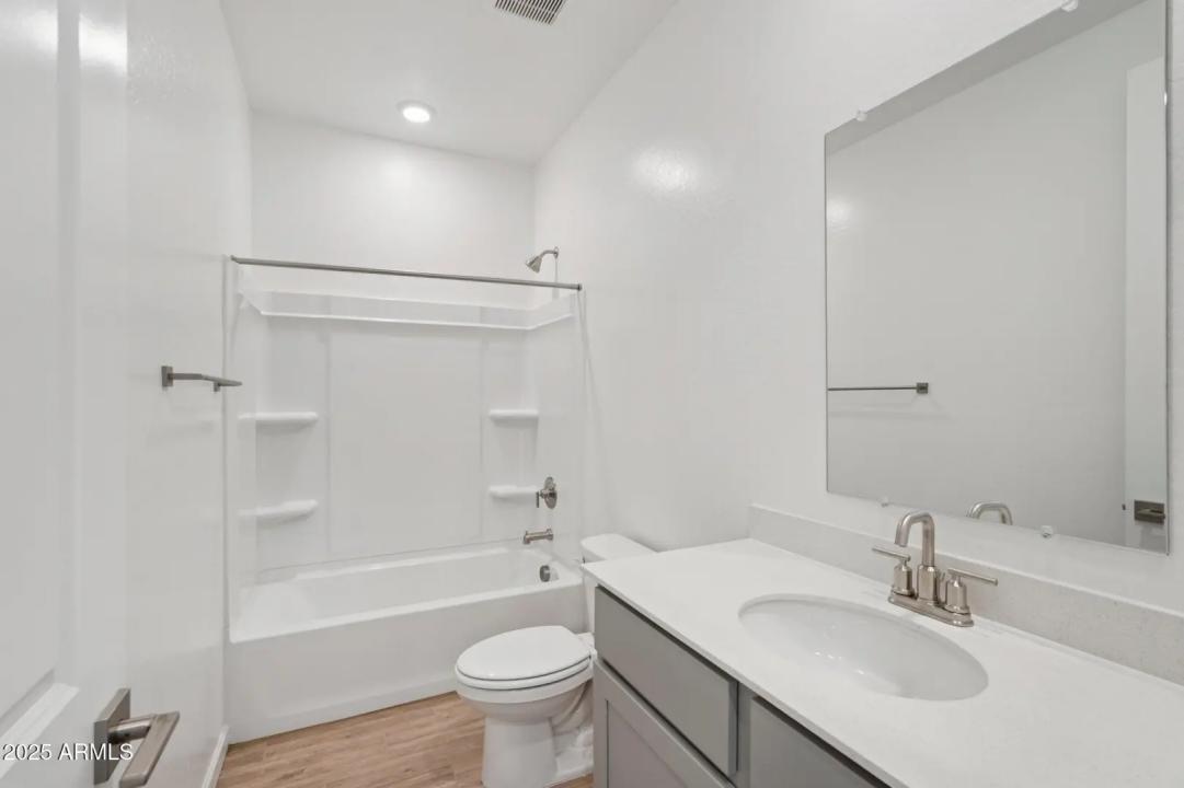 Real Estate Picture 18