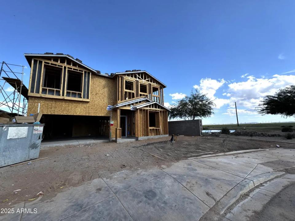Real Estate Picture 4